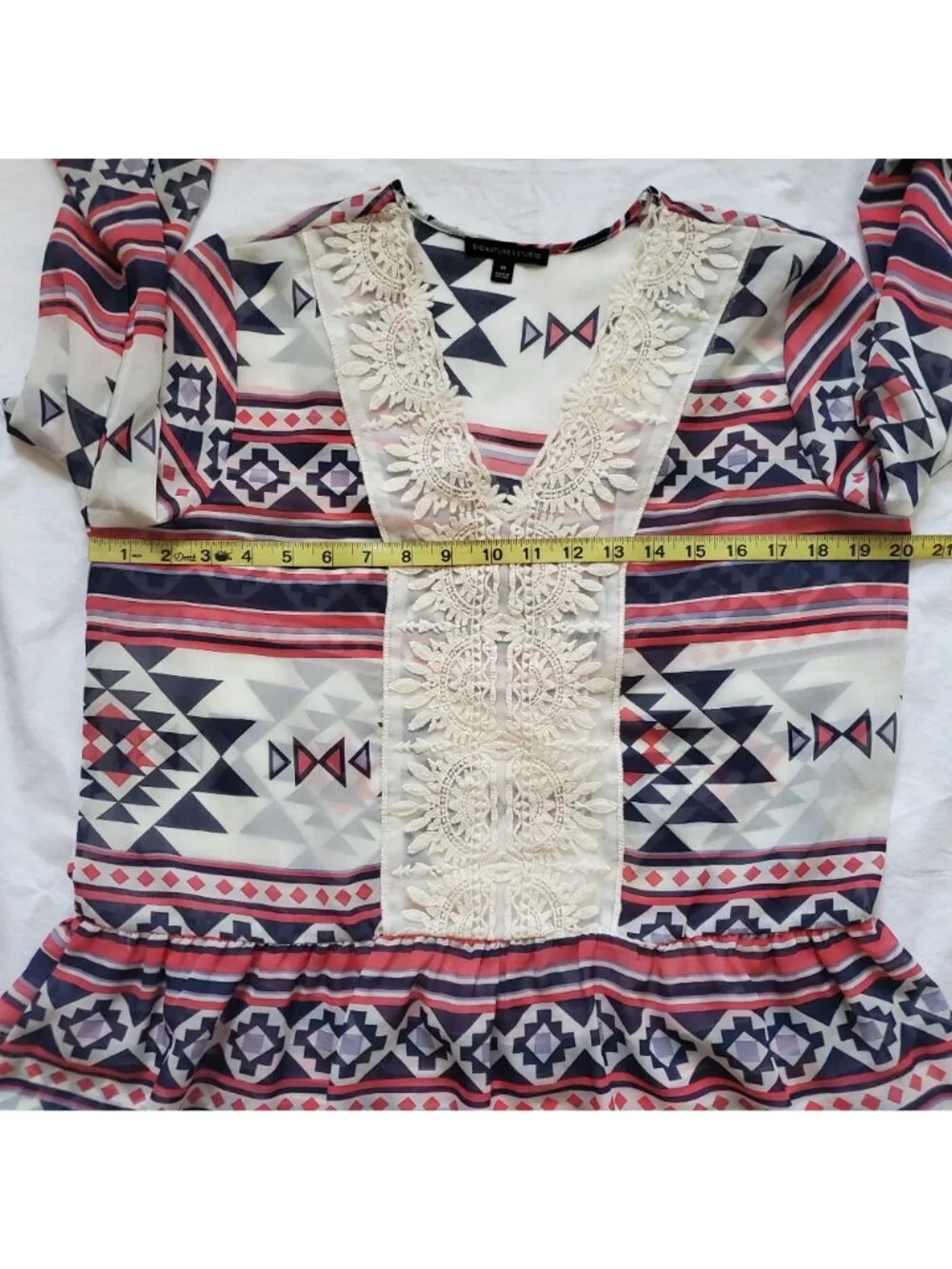 Signature Studio Women's Aztec Print White Lace V-Neck Peplum Hem Blouse Medium - Picture 9 of 11